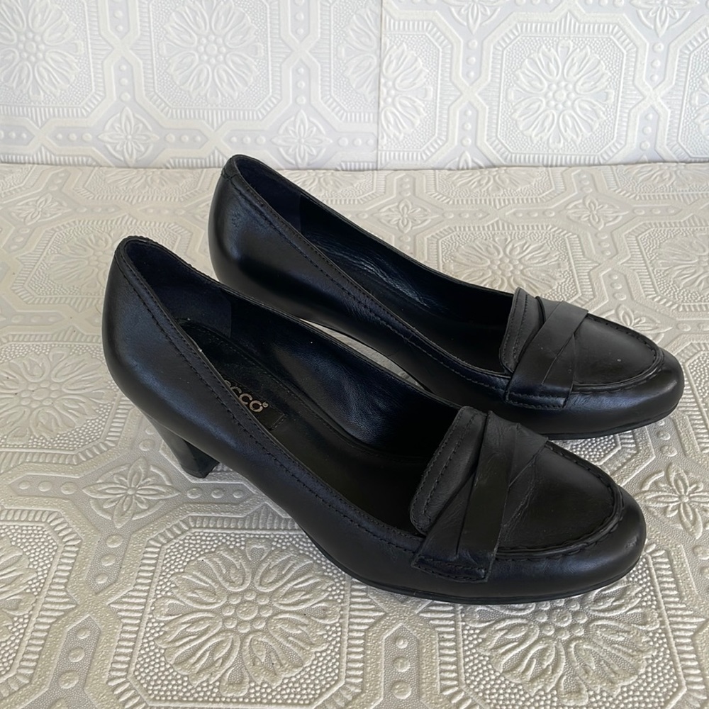 Ecco Black Leather Heel Moc Toe Slip-on